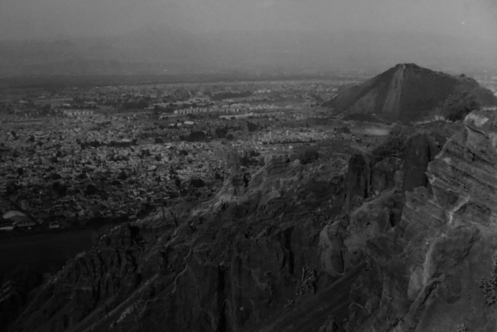Vista hacia San Lorenzo Tezonco desde el volcán Xaltepec ubicado en los límites de la colonia Desarrollo Urbano Quetzalcoatl